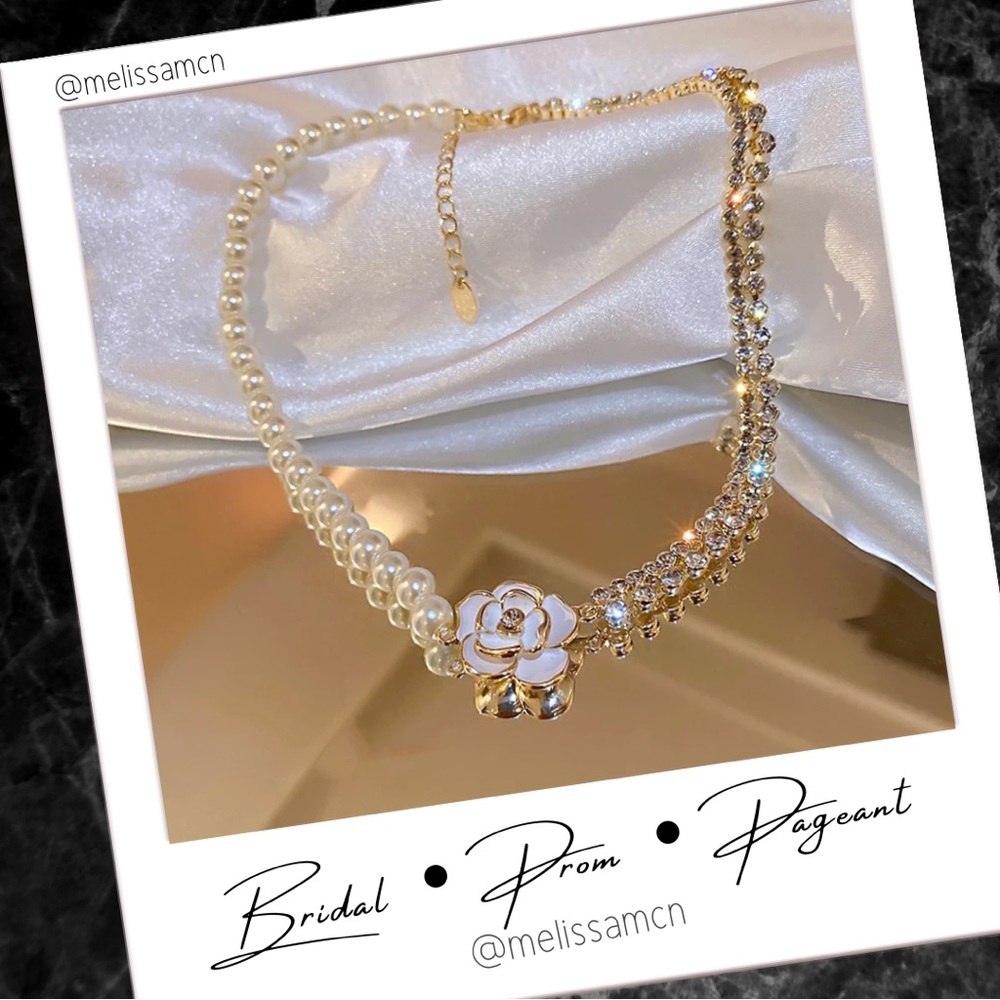 Rhinetone, Pearl & Sparkly Fringe Necklace & Earring Set - Picture 5 of 8